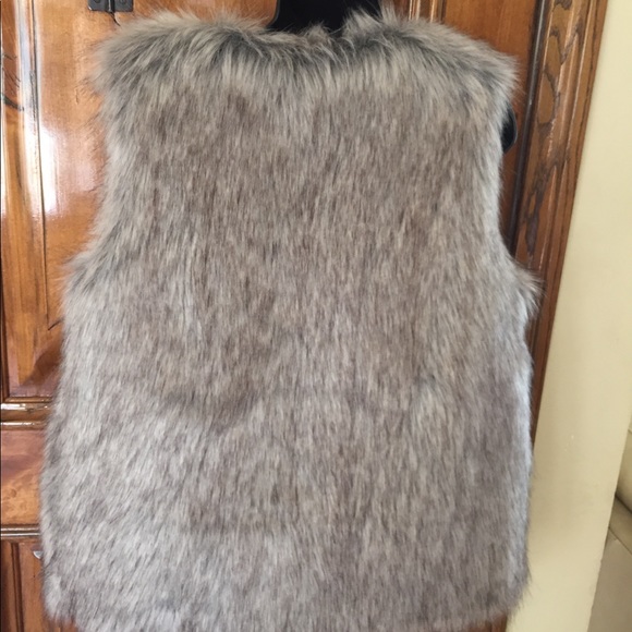 NWOT Fur Vest - Picture 3 of 7